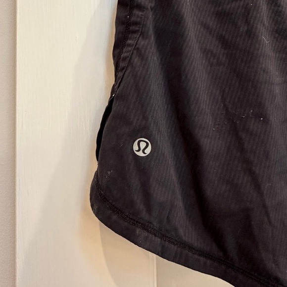 Lululemon Women's Athletic Run Speed Shorts in Black Navy Gray Size 8 Medium M - Picture 4 of 9